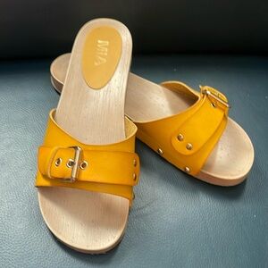 Mia Women’s Thia Buckle Clog Slide Mustard Yellow Size 11